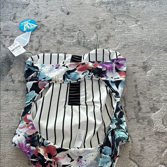 Reversible Black and Purple One Piece Swimwear - Picture 7 of 10